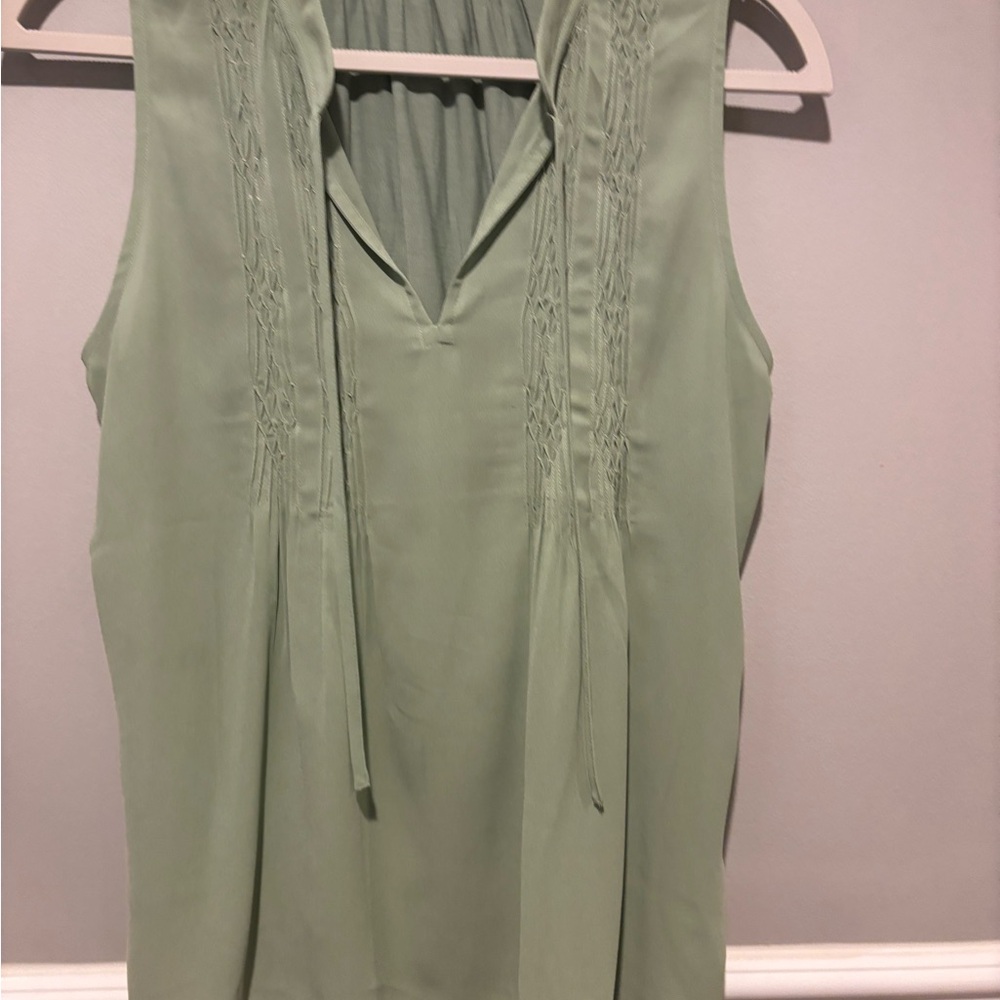 Women's LOFT Sleeveless Top in Sage Green  Size Medium - NWOT